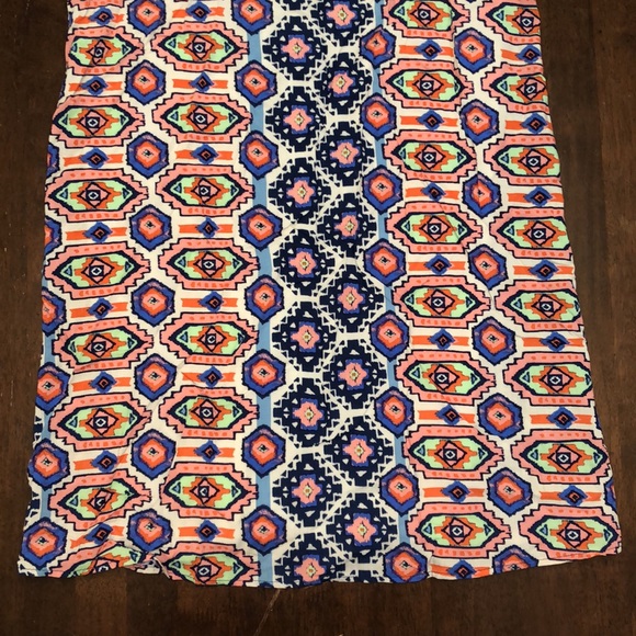 Patterned Shift Dress - Picture 3 of 8